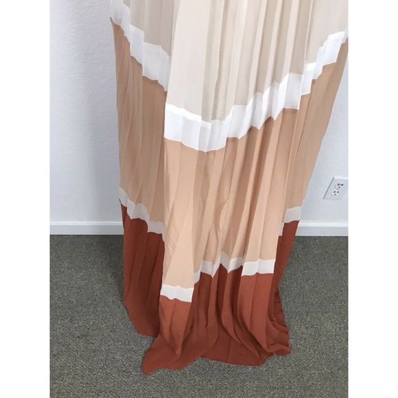 Lulu's Color Block Pleated Maxi Dress - Picture 10 of 12